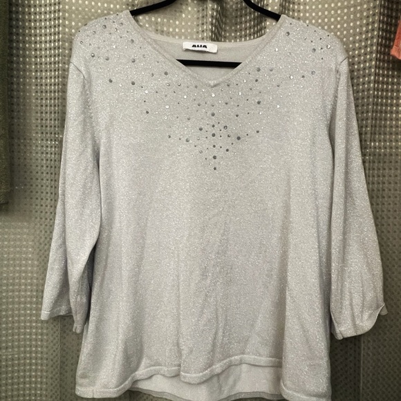 XL Assortment of Ladies XL Tops and Jackets - Picture 13 of 13